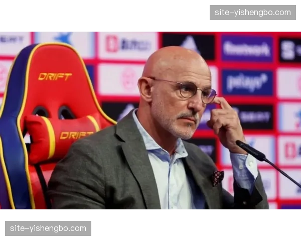 德拉富恩特侧重边路冲击力度，尼科威廉姆斯竞争主力轮换席位